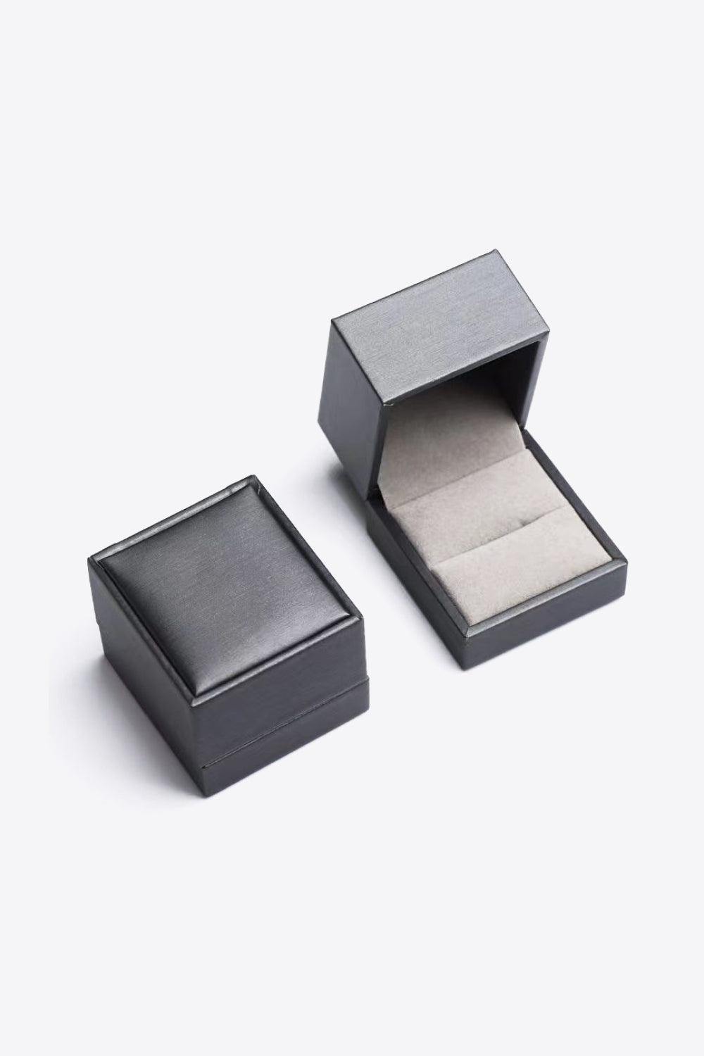 18K Platinum-Plated Moissanite Side Stone Ring - Trendsi