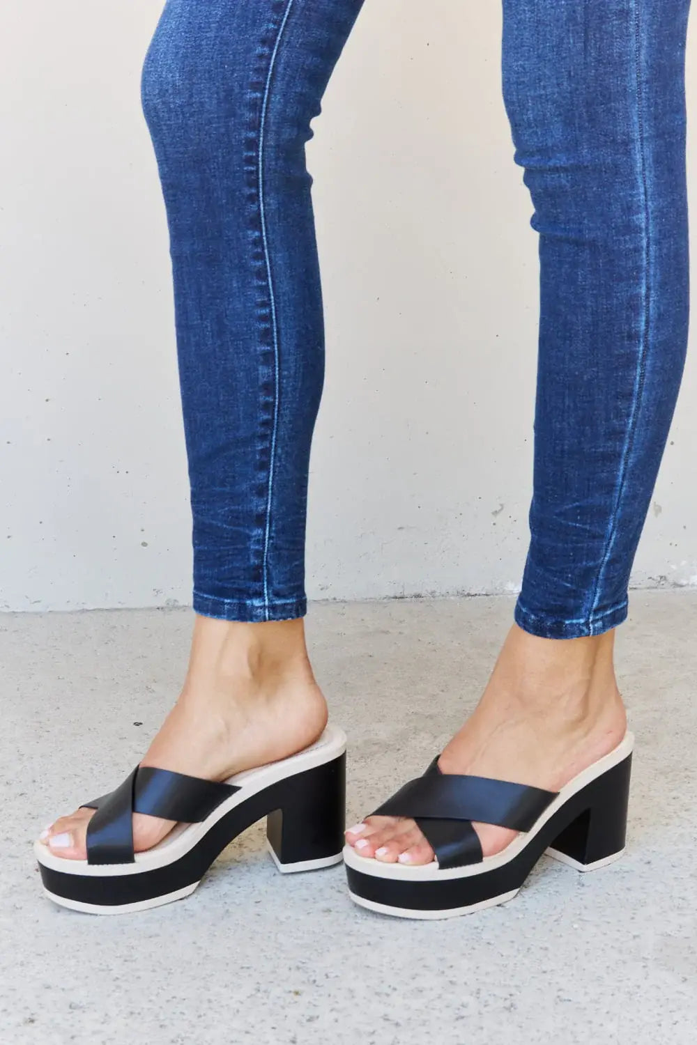 Weeboo Cherish The Moments Contrast Platform Sandals in Black - Trendsi - Flyclothing LLC