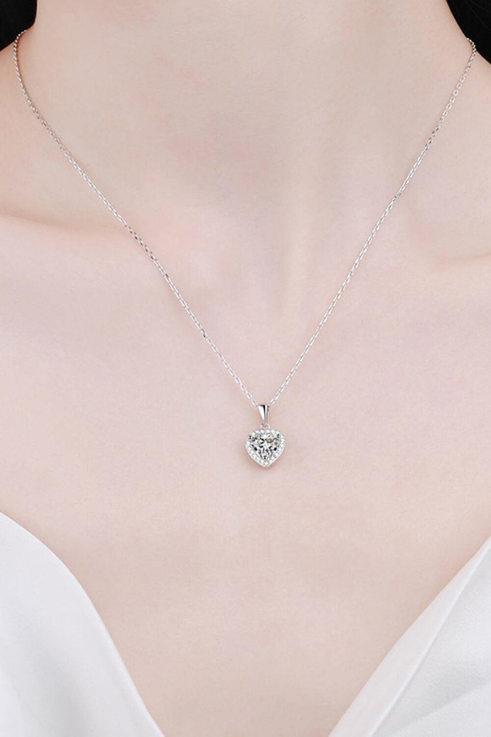 1 Carat Moissanite Heart Pendant Chain Necklace - Trendsi
