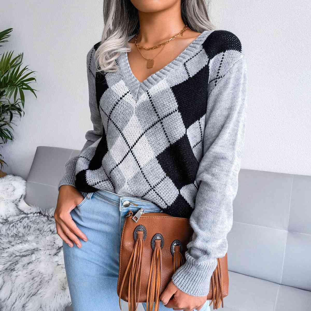 Geometric V-Neck Sweater - Trendsi