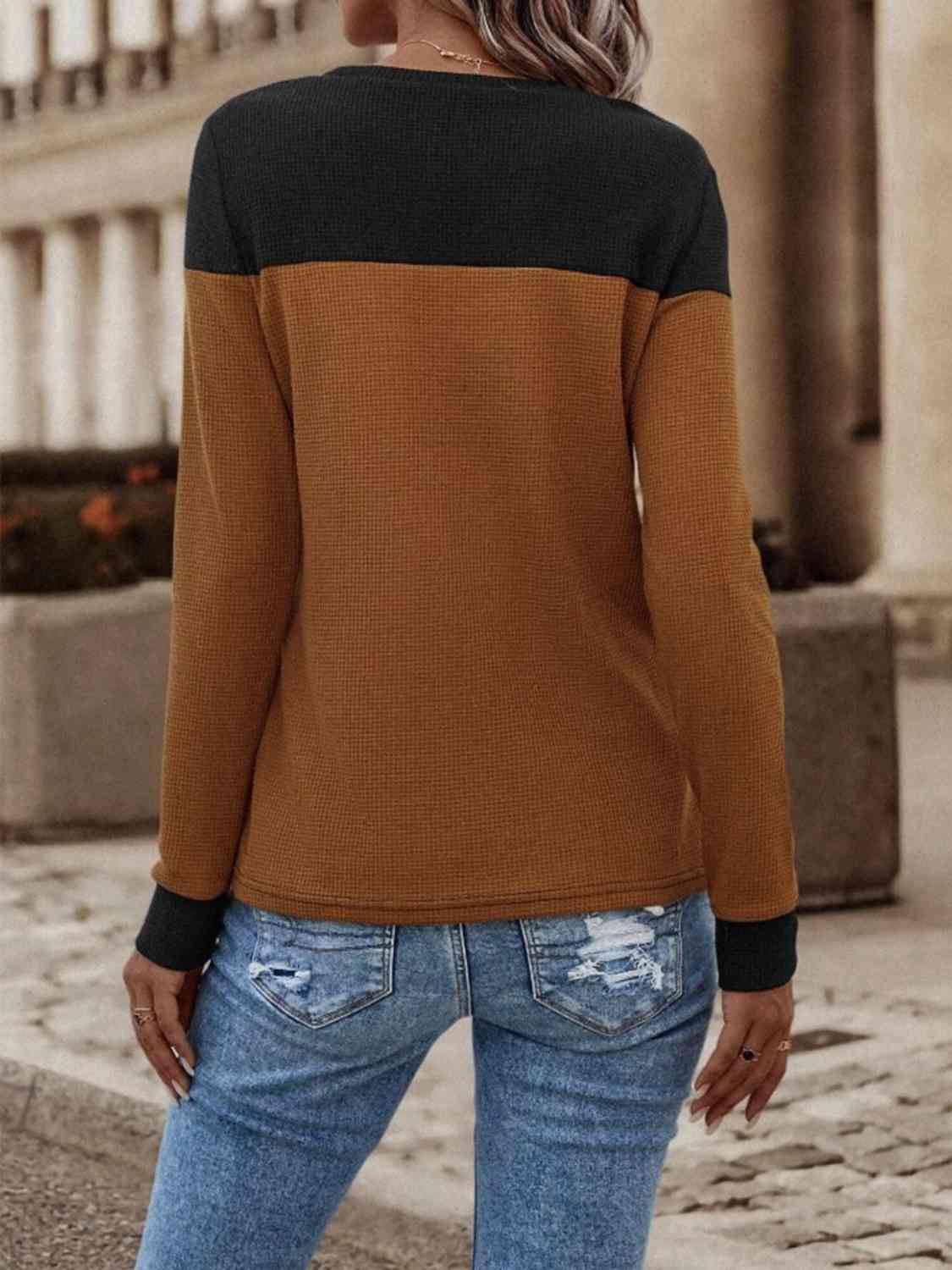 Contrast Buttoned Round Neck Long Sleeve T-Shirt - Trendsi