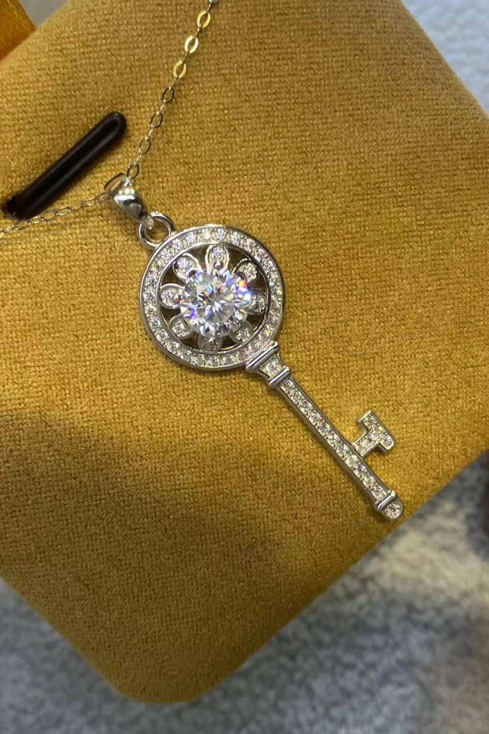 1 Carat Moissanite Platinum-Plated Key Pendant Necklace - Trendsi - Flyclothing LLC