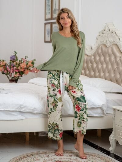 Round Neck Top and Printed Pants Lounge Set - Trendsi