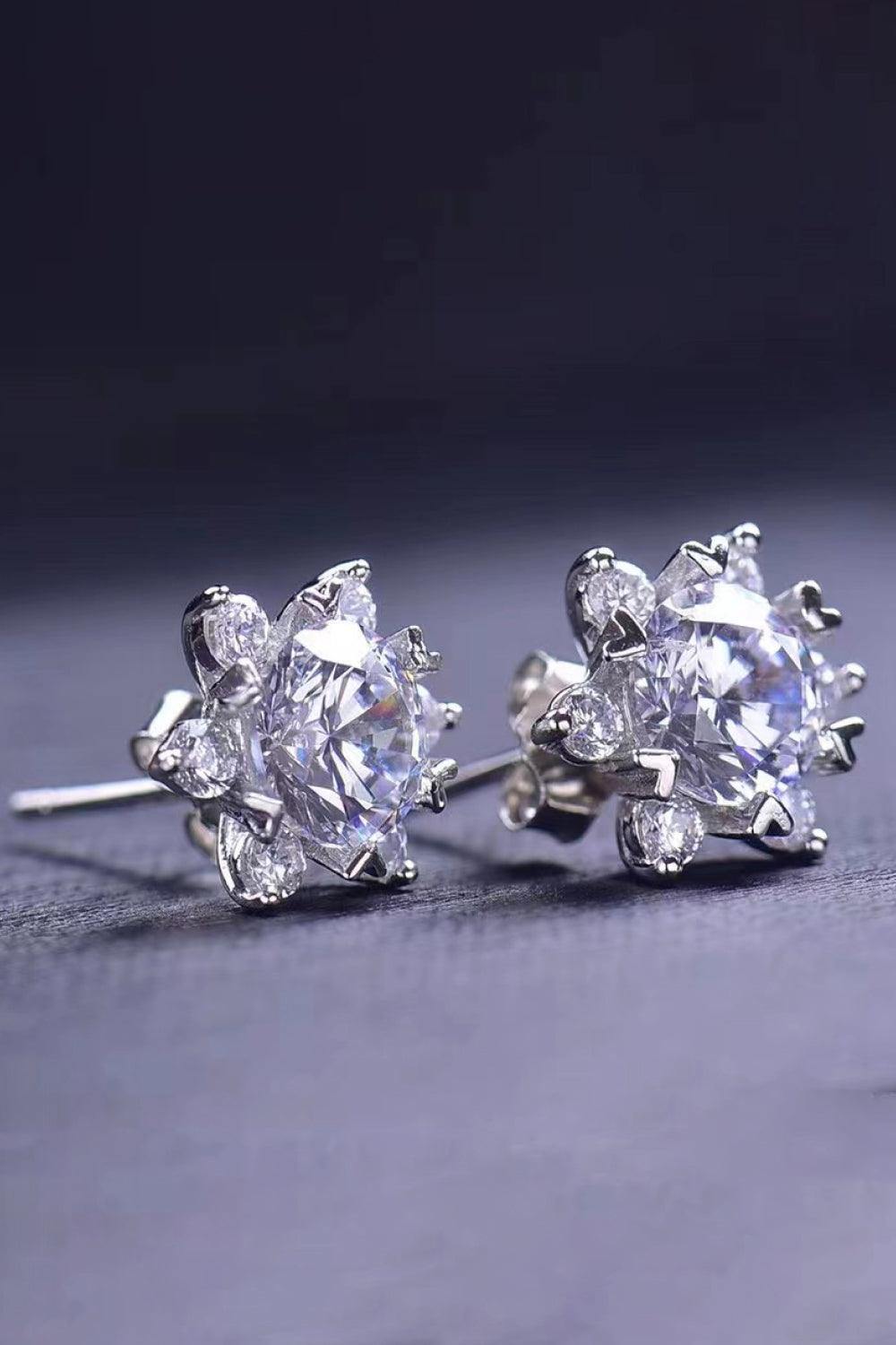 2 Carat Moissanite Floral Stud Earrings - Trendsi
