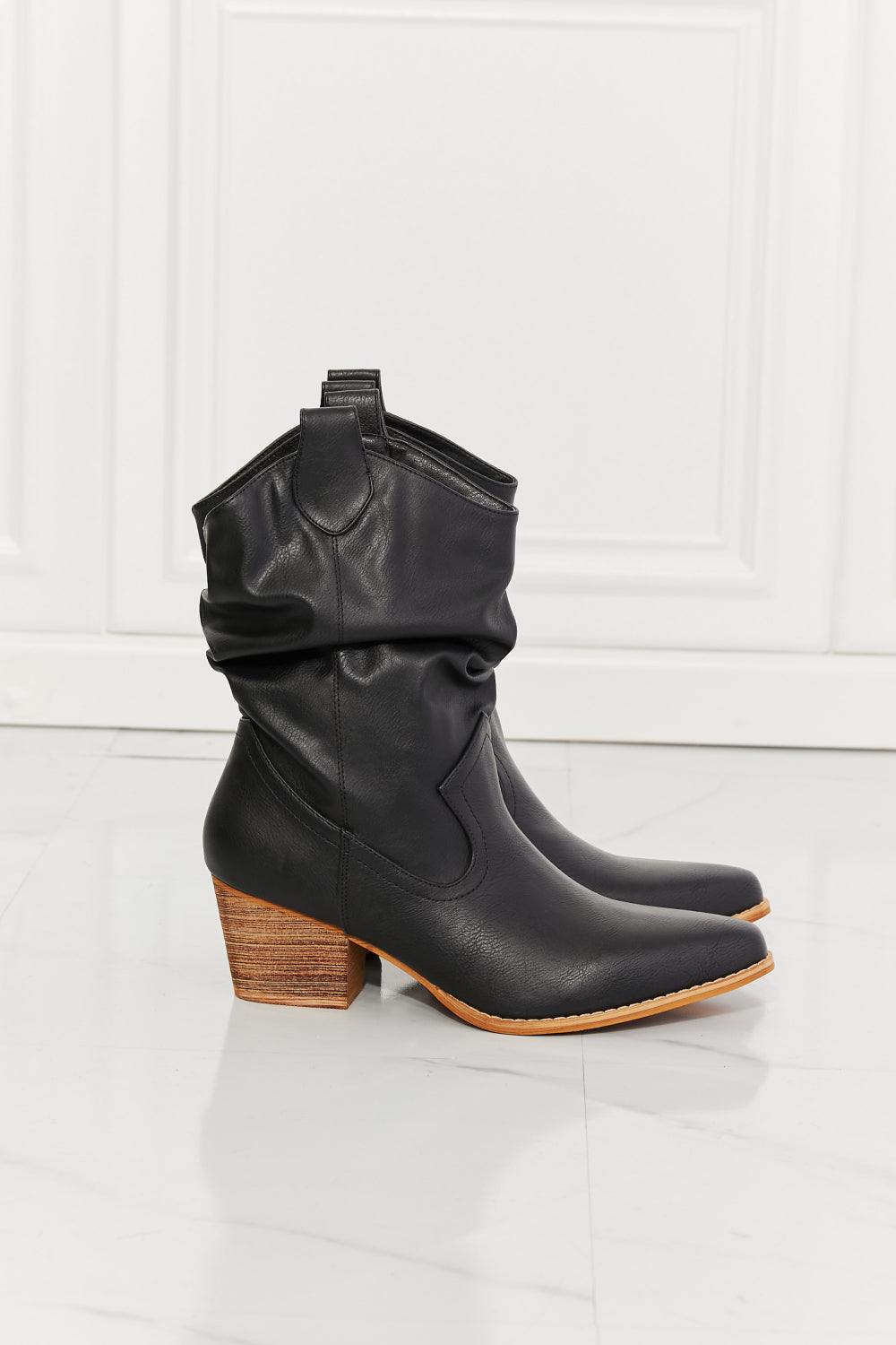 Scrunch deals black boots
