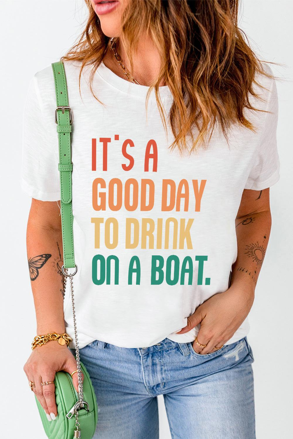IT'S A GOOD DAY TO DRINK ON A BOAT Graphic Tee - Trendsi