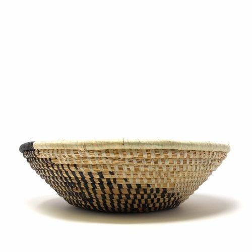 Woven Sisal Fruit Basket, Spiral Pattern in Natural/Black - Flyclothing LLC